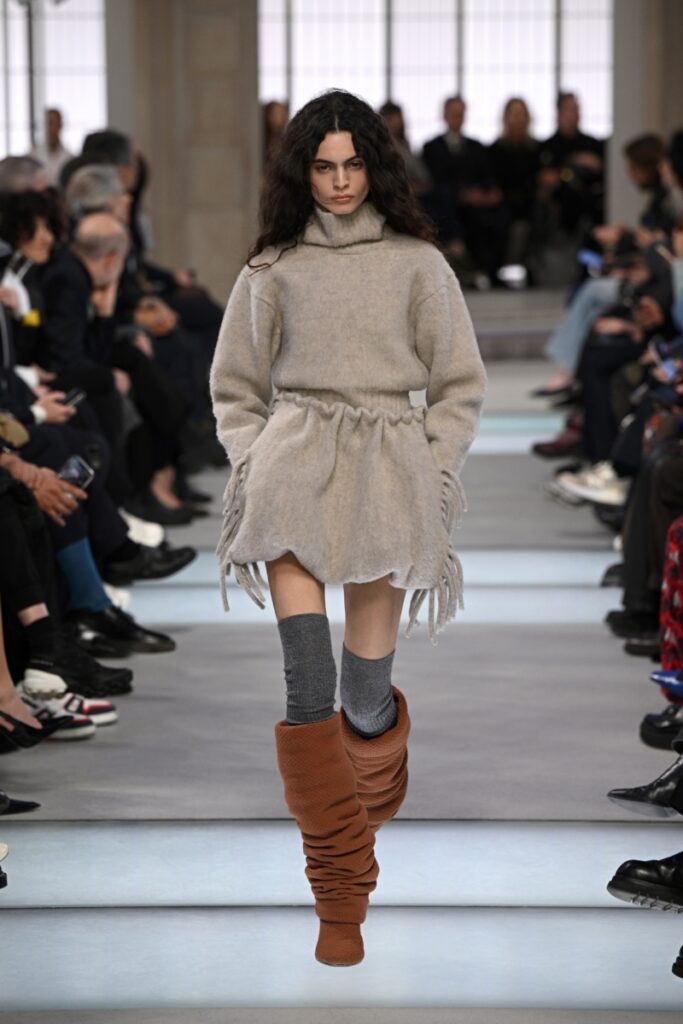 [Μοντέρνα γυναικεία παπούτσια φθινόπωρο-χειμώνας 2025/2026]: με τσαλακωμένο επάνω μέρος