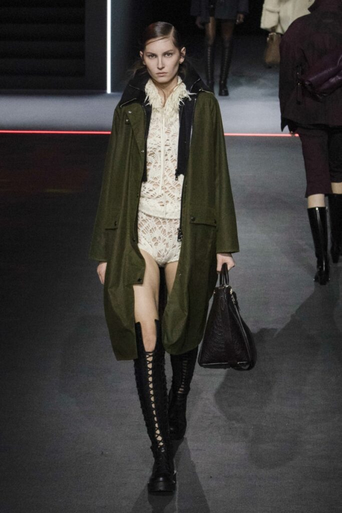 [Μοντέρνα γυναικεία παπούτσια φθινόπωρο-χειμώνας 2025/2026]: με κορδόνια