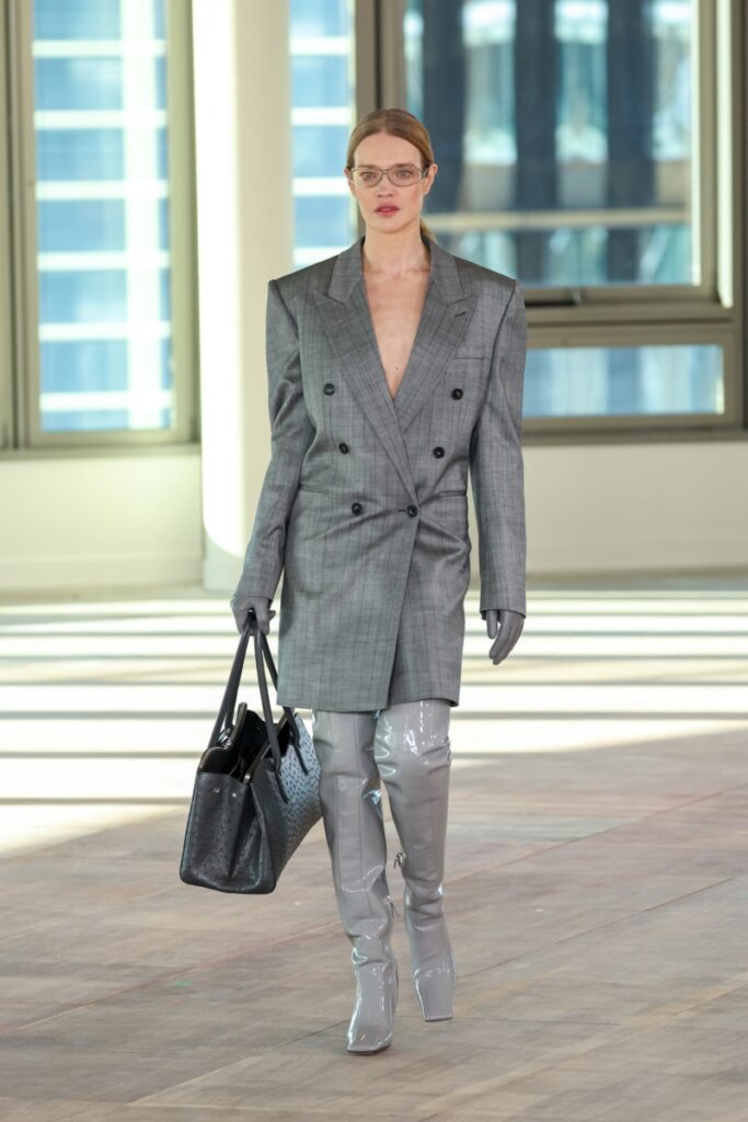 [Μοντέρνα γυναικεία παπούτσια φθινόπωρο-χειμώνας 2025/2026]: τετράγωνες και αιχμηρές μύτες