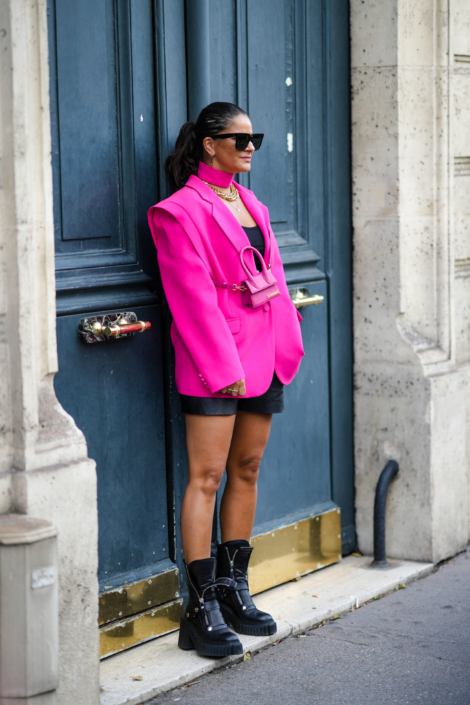 Outfit με φούξια σακάκι - ροζ συνδυασμένο με μαύρο