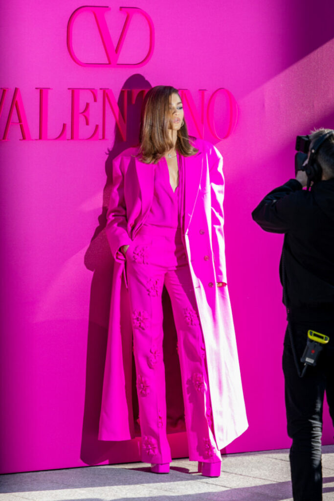 Η Zendaya με ροζ εμφάνιση στην επίδειξη μόδας του Valentino