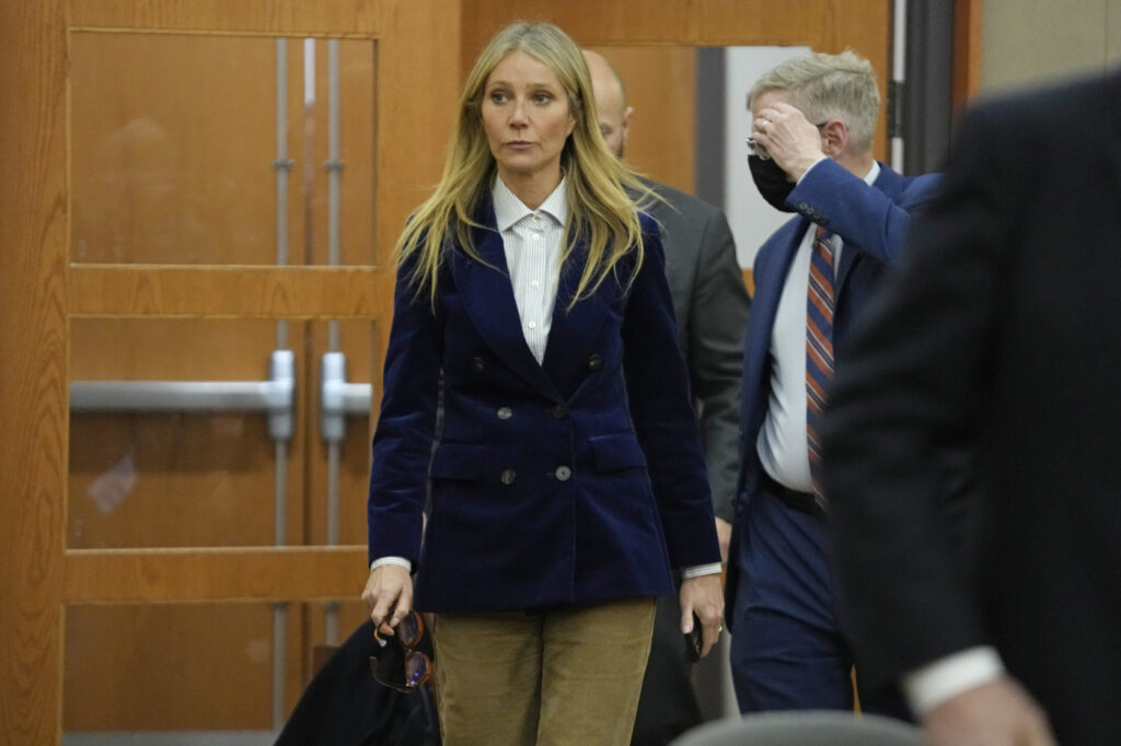 η Gwyneth Paltrow σε δίκη με ρούχα σε στυλ quiet luxury