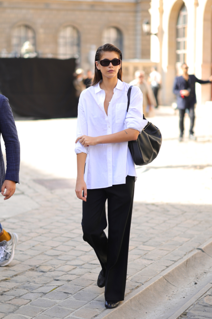 Η Kaia Gerber με ένα oversize outfit