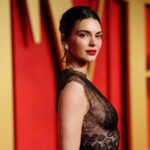 Η Kendall Jenner ποζάρει στο κόκκινο χαλί