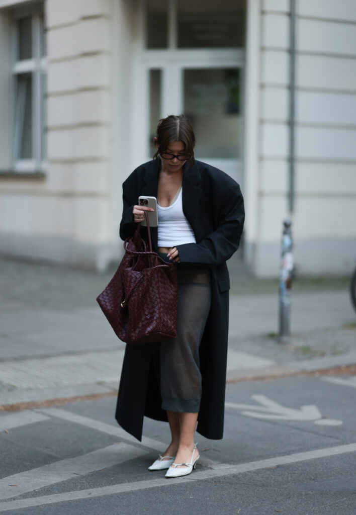μοντέρνα παπούτσια για το γραφείο 2025: slingbacks