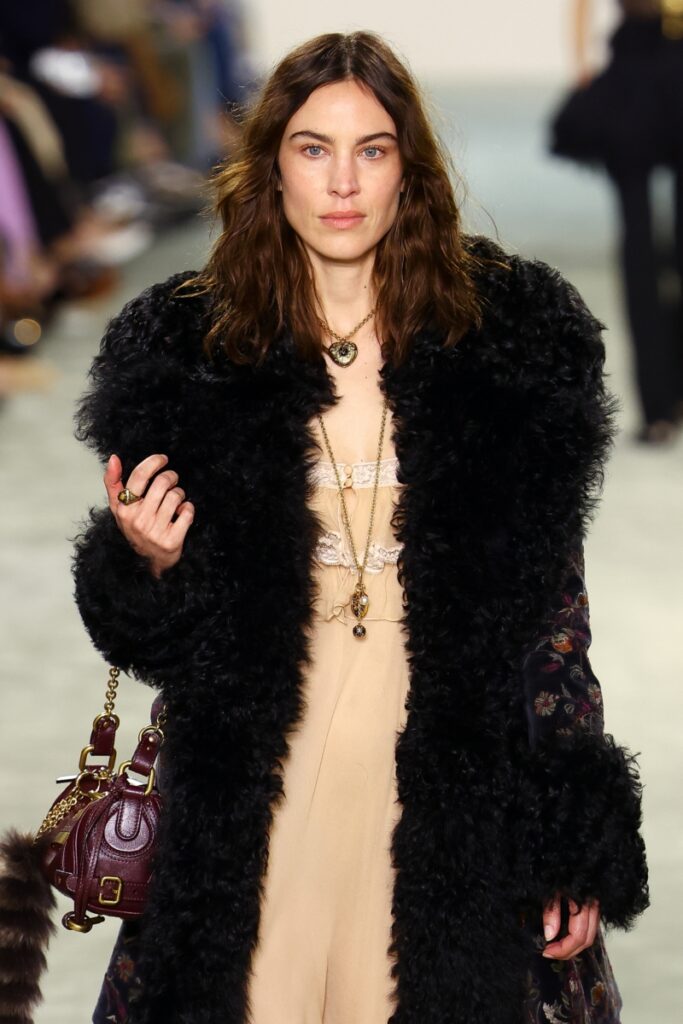 μοντέρνες τσάντες για το φθινόπωρο και το χειμώνα 2025/2026