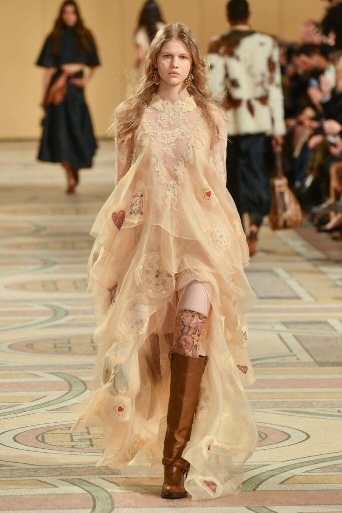 [Τάσεις φορέματα φθινόπωρο-χειμώνας 2025/2026]: boho