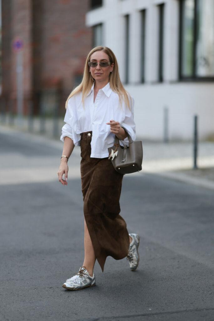 ασημένια sneakers Miu Miu στους δρόμους της Κοπεγχάγης, τάση 2026